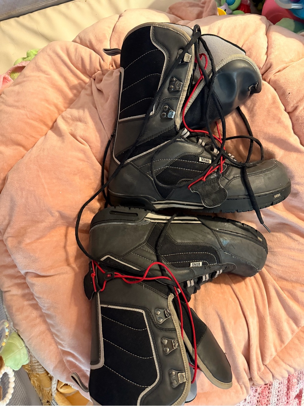 Vans Men’s Black and Red Snowboard Boots